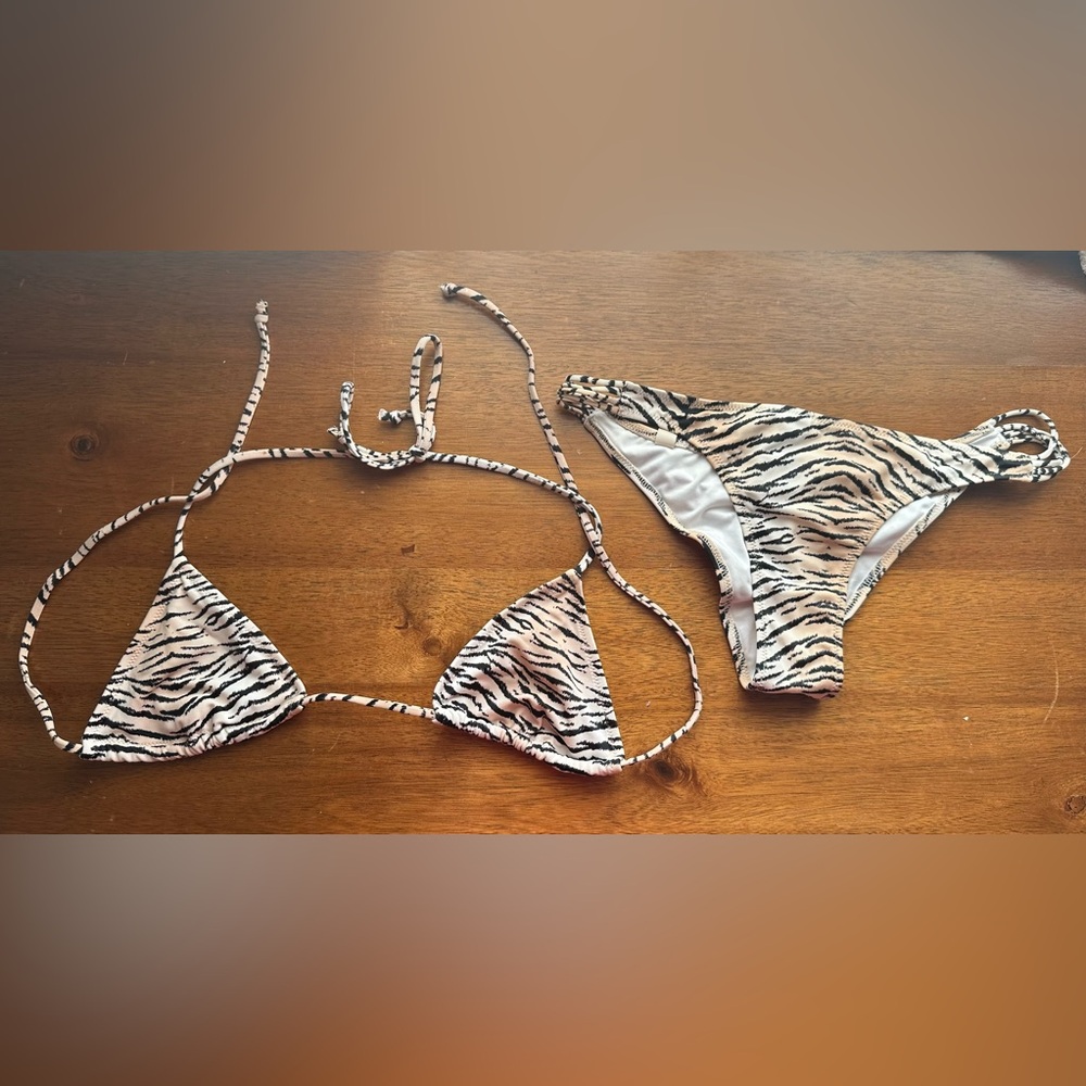 Victoria's Secret Bikini - Size: Small